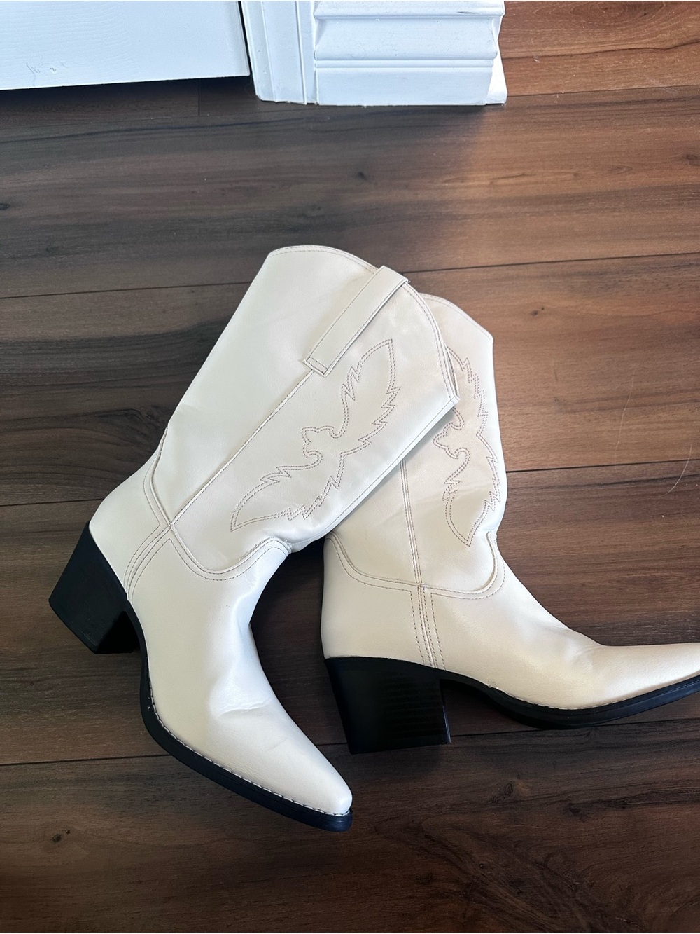 Women’s Cream Lace-Up Western Ankle Boots